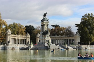 Konstgjord sjö vid Retiro Parken